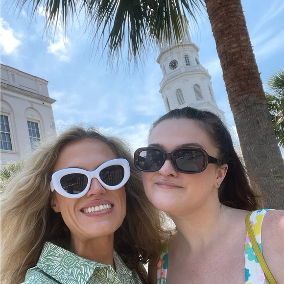 Meet your Posher, Sofia - Picture 1 of 1